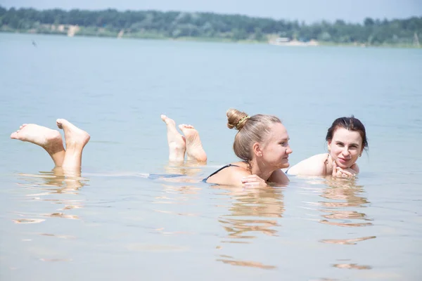 Las Niñas Traje Baño Playa Ucrania Verano Vacaciones Modelo Playa — Foto de Stock