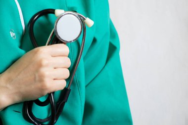 Elinde steteskop tutan bir doktor, sağlık ve ilaç, ambulans.