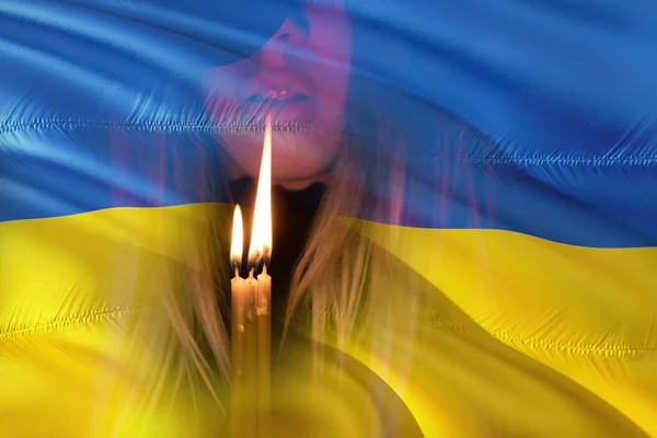 Ukrainas Flagga Och Ansiktet Bedjande Flicka Med Ett Ljus Bön — Stockfoto
