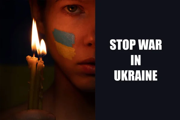 Ukrayna Metnindeki Savaşı Durdurun Elinde Mum Ukrayna Bayrağı Olan Bir — Stok fotoğraf