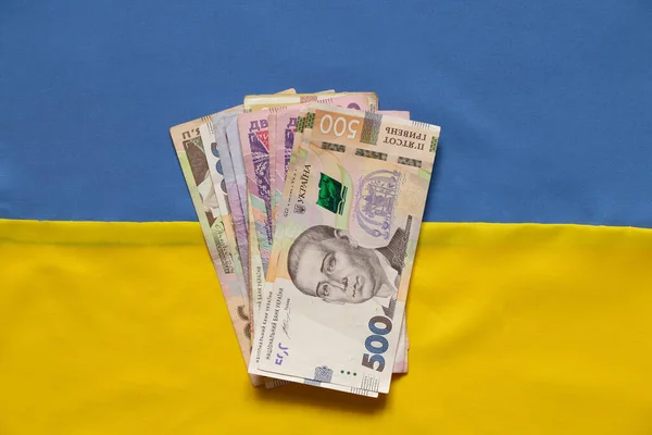 Украинские Деньги Лежат Государственном Флаге Украины Финансах Украине Экономике Страны — стоковое фото