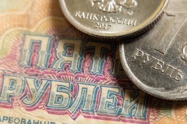 Yakın plan Rus rublesi. Rusya 'ya karşı mali yaptırımlar. Rublonun çöküşü. Rus ekonomisi ve rublesi. Rusya 'da kriz 2022, ülke ekonomisi