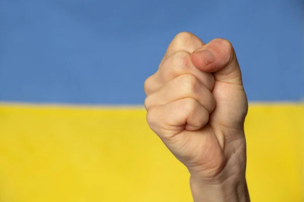Puño Femenino Fondo Bandera Nacional Ucrania Fuerza Ira Una Mujer — Foto de Stock