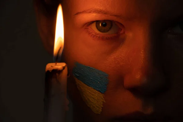 Flickans Ansikte Med Den Nationella Flaggan Ukraina Gul Blå Ansiktet — Stockfoto