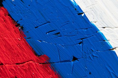 Arka plan olarak cama çizilmiş Rus bayrağı, Ukrayna 'daki savaşı durdurun.