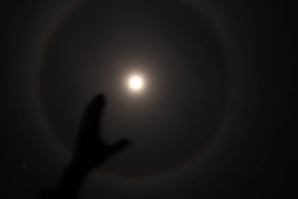 Fenômeno Halo Lua Sobre Ucrânia Noite Mão Menina 2022 Lua — Fotografia de Stock