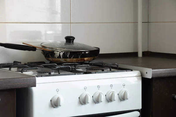 Cocina Gas Sartén Sucia Cocina Apartamento Ucrania Muebles Electrodomésticos Cocina —  Fotos de Stock