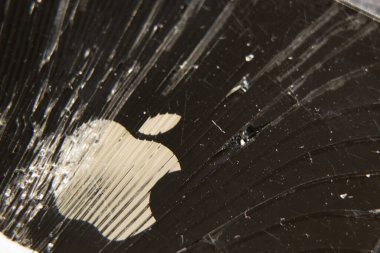 Ukrayna Dnepr 23.03.2022 - Kırık elma iPhone 4, Rusya 'da yaptırımlar