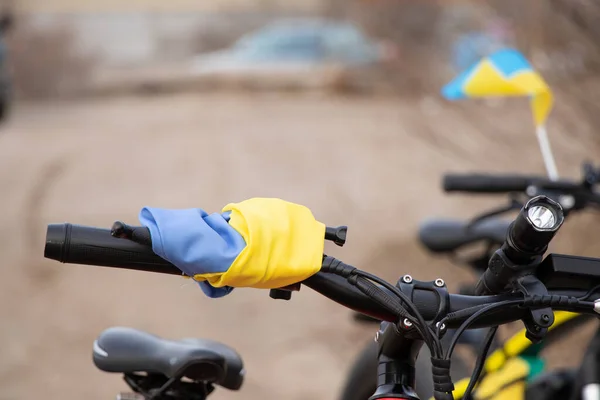 Bandeira Amarelo Azul Ucrânia Uma Bicicleta Uma Cidade Ucrânia Uma — Fotografia de Stock