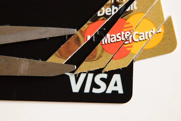 Ukraina Dnipro 2022 Två Visa Och Mastercard Bankkort Vit Bakgrund — Stockfoto