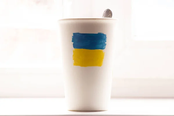 Bandiera Ucraina Giallo Blu Disegnata Una Tazza Bianca Con Caffè — Foto Stock