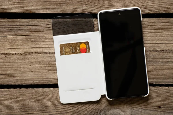 Ucrânia Dnepr 2022 Samsung A52 Telefone Cartão Bancário Mastercard Caixa — Fotografia de Stock