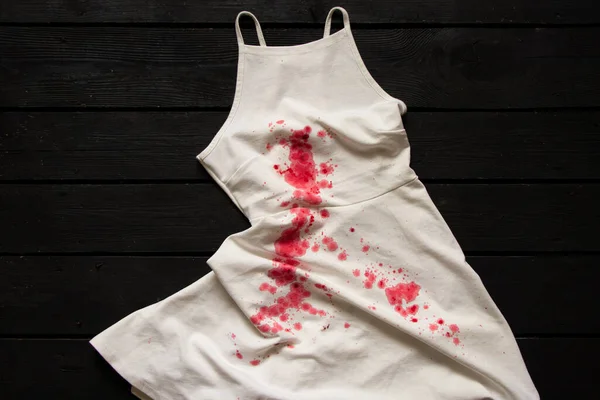 Vestido Blanco Sangre Yace Suelo Casa Asesinato Violencia Las Mujeres — Foto de Stock