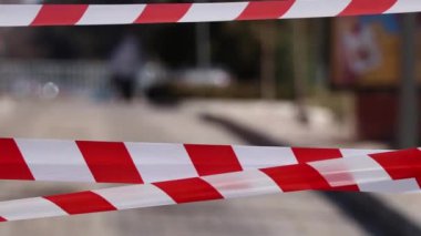 Rüzgarda savrulan koruyucu bürokrasi, Ukrayna 'nın Dnepr şehrinde, savaş günlerinde dikkatli yürümek yasaktır.
