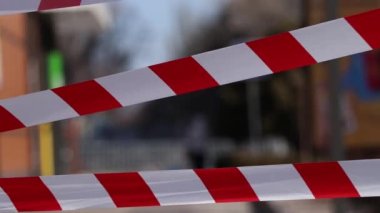 Rüzgarda savrulan koruyucu bürokrasi, Ukrayna 'nın Dnepr şehrinde, savaş günlerinde dikkatli yürümek yasaktır.