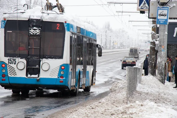 Ukraine Dnepr 2022 New City Trolleybus City Roads Winter Snow — стоковое фото