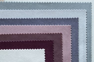 Mobilya döşemeleri için farklı renklerde kadife yumuşak kumaş paleti. Arka plan yakın plan için moda kumaşı.