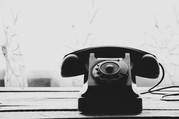 Old Black Retro Phone Wood Table Rotary Phone Technology — Stok Foto