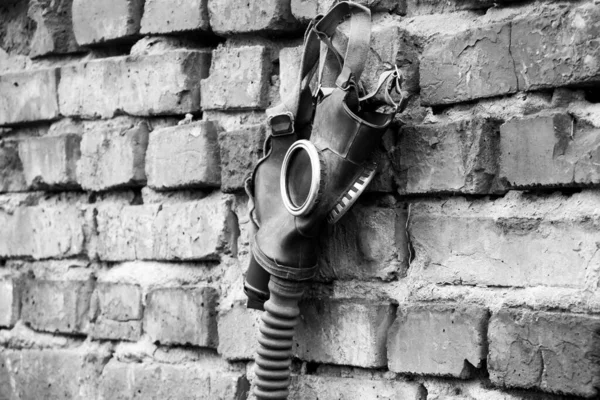 Vintage Masque Gaz Accroché Sur Mur Briques Attaque Gaz Ukraine — Photo