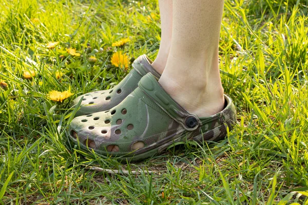 Pés Femininos Sapatos Verão Plástico Para Recreação Água Camuflagem Sapatos — Fotografia de Stock