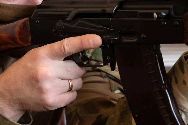 Ukrainian Soldier Military Uniform Holds Machine Gun War Ukraine Protection — 스톡 사진