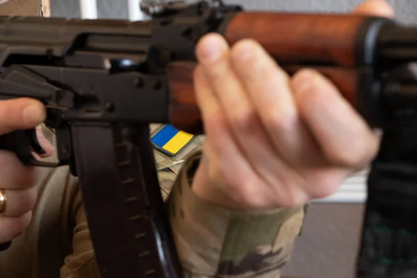 Ukrainian Soldier Military Uniform Holds Machine Gun War Ukraine Protection — 스톡 사진