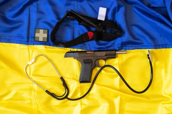 Hemostatic Tourniquet Military Stethoscope Pistol Medical Cross Lie Flag Ukraine — 스톡 사진