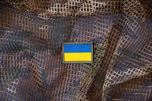 Σημαία Της Ουκρανίας Μια Λωρίδα Στη Στρατιωτική Στολή Ενός Ουκρανού — Φωτογραφία Αρχείου