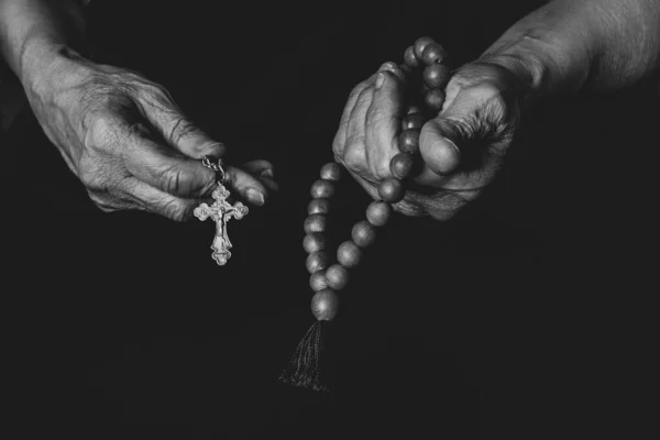 Old Woman Holding Wooden Rosary Cross Prayer Woman Pray Faith — Stok fotoğraf