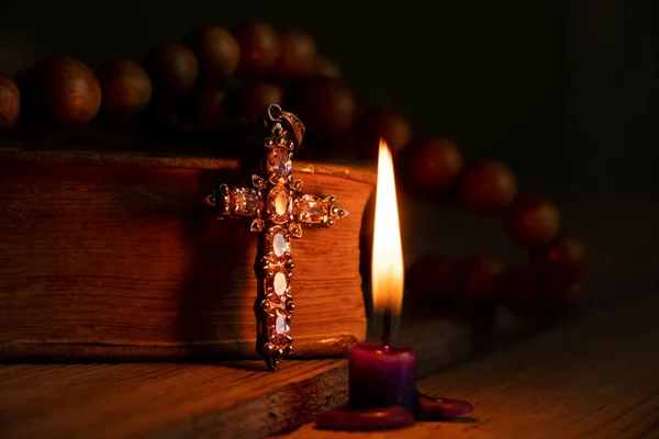 Bible Cross Wooden Rosary Lie Table Next Candles Burning Dark — Stok fotoğraf