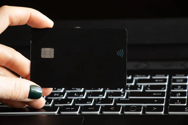 Girl Holds Credit Bank Card Her Hands Black Laptop Office — Stock Fotó