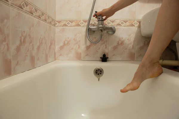 Pés Femininos Banheiro Banho Banheiro Casa Higiene — Fotografia de Stock