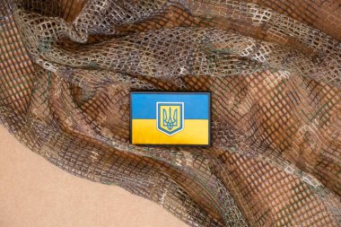 Ukrayna 'nın askeri üniforma bayrağının yaması yeşil bir kamuflaj, askeri geçmiş, Ukrayna ordusu ve askeri üniforma üzerine kuruludur.