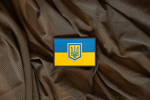 Parche Bandera Uniforme Militar Ucrania Amarillo Azul Encuentra Fondo Camuflaje —  Fotos de Stock