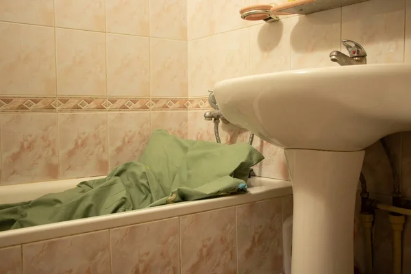 Sleeping Bathroom Bathroom Pillow Blanket Ukraine Rocket Attacks Cities War — Fotografia de Stock