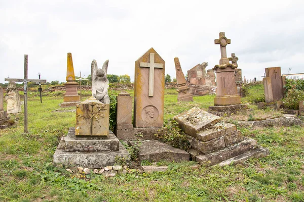 Antigo Cemitério Judeus Poloneses Ucrânia Antigas Sepulturas Abandonadas Escultura Cemitério — Fotografia de Stock