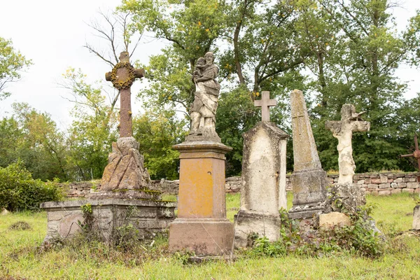 Antiguo Cementerio Judíos Polacos Ucrania Antiguas Tumbas Abandonadas Cementerio Escultura —  Fotos de Stock