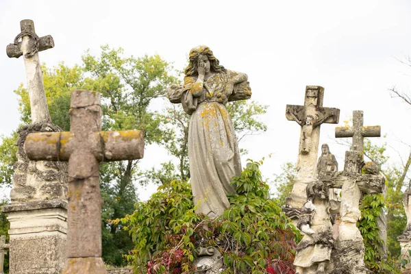 Antigo Cemitério Judeus Poloneses Ucrânia Antigas Sepulturas Abandonadas Escultura Cemitério — Fotografia de Stock