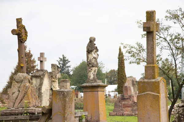 Antigo Cemitério Judeus Poloneses Ucrânia Antigas Sepulturas Abandonadas Escultura Cemitério — Fotografia de Stock