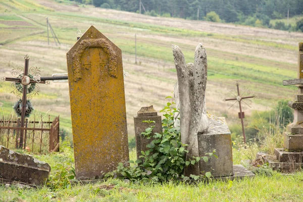 Antigo Cemitério Judeus Poloneses Ucrânia Antigas Sepulturas Abandonadas Escultura Cemitério — Fotografia de Stock