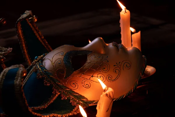 베네치 마스크 마스크 촛불이 — 스톡 사진