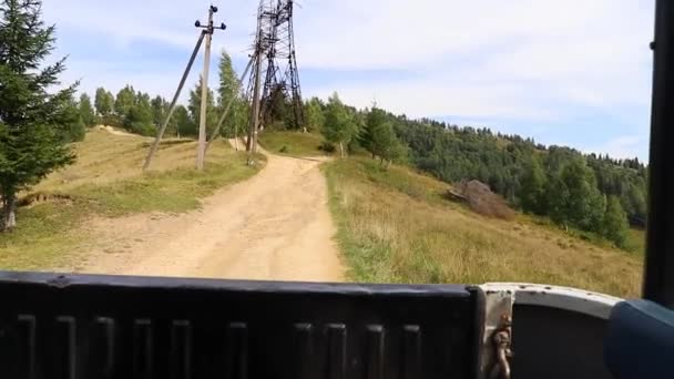 Auto Projíždí Horami Karpat Ukrajině Bukovel Pohled Otevřeného Auta Silnici — Stock video