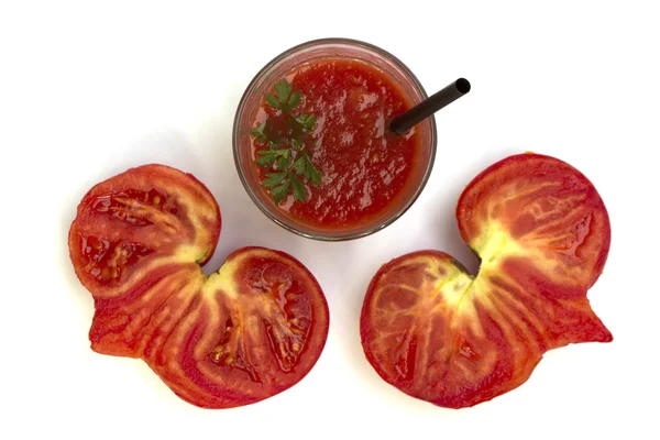 Tomatensaft und herzförmige Tomaten — Stockfoto