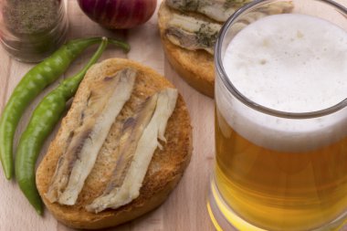 Balık ekmek ve hafif bira 