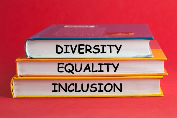 Βιβλία Λέξεις Διαφορετικότητα Ένταξη Ισότητας Κόκκινο Φόντο Έννοια Της Ισότητας — Φωτογραφία Αρχείου