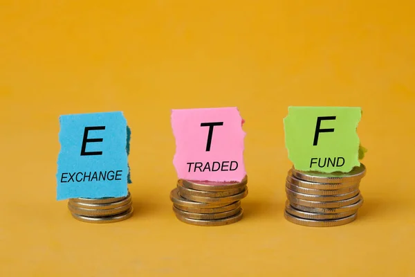 Concetto Etf Exchange Traded Fund Monete Impilate Concetto Investimento Finanza — Foto Stock
