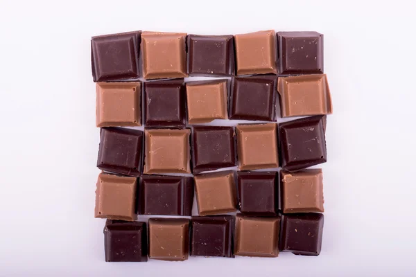 Kawałki i ciemna czekolada mleczna — Zdjęcie stockowe