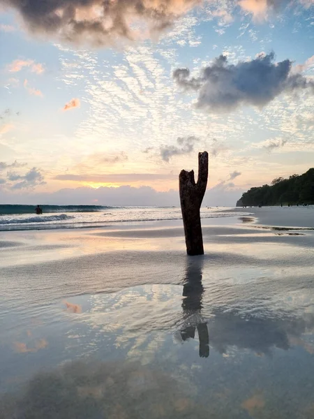 Empty beach with the orange blue cloudy sky shot in kalapathar beach havelock andaman nicobar island India — 스톡 사진