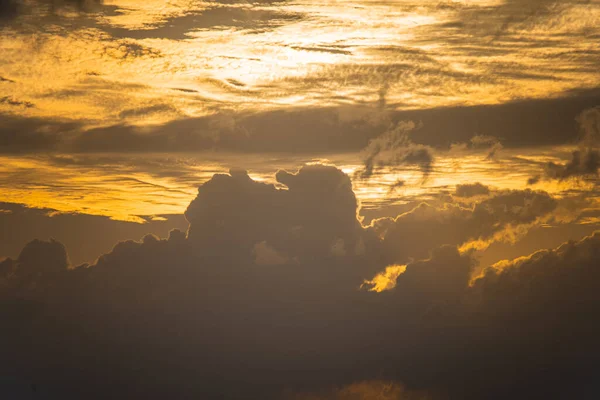 Golden Coudy Sky Towering Clouds Sun Hidden Orange Glow Sunrise — Stock Photo, Image