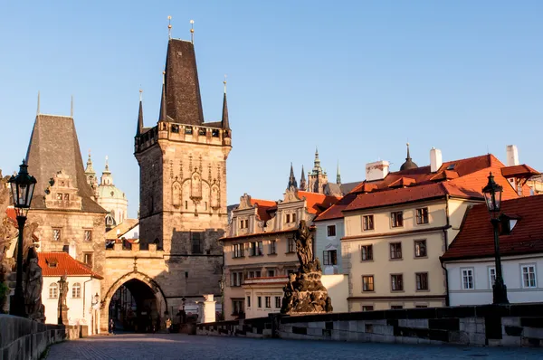 Charles bridge gündoğumu görünümü, Prag — Stok fotoğraf